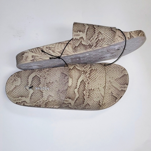 NEW Steve Madden Sofi Slide Sandal in Snakeskin 7.5 and 8 - Picture 4 of 4